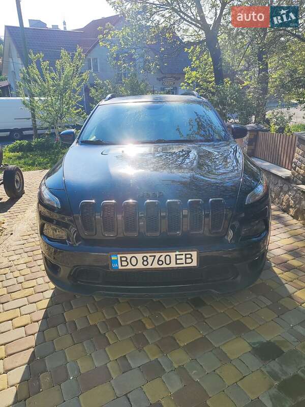 Внедорожник / Кроссовер Jeep Cherokee 2017 в Козове