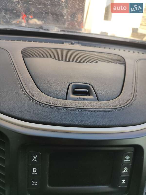 Внедорожник / Кроссовер Jeep Cherokee 2017 в Козове