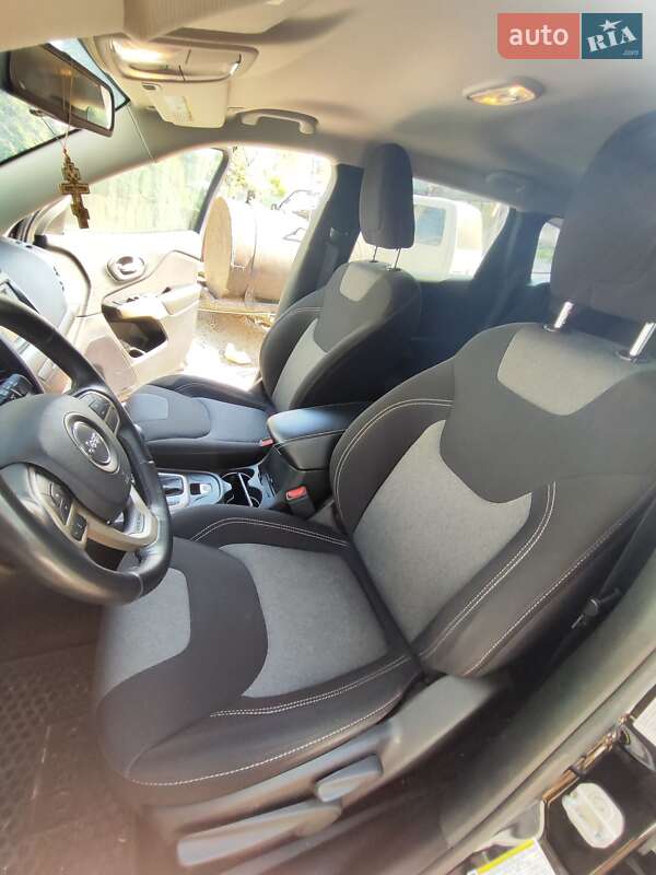 Внедорожник / Кроссовер Jeep Cherokee 2017 в Козове