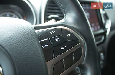 Внедорожник / Кроссовер Jeep Cherokee 2020 в 
