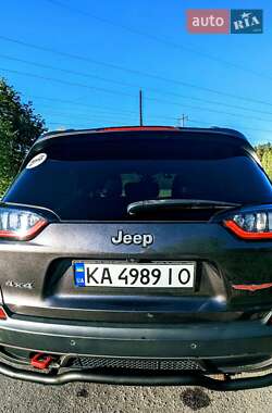 Позашляховик / Кросовер Jeep Cherokee 2018 в 