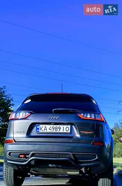 Позашляховик / Кросовер Jeep Cherokee 2018 в 