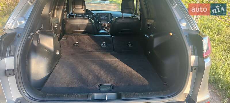 Внедорожник / Кроссовер Jeep Cherokee 2018 в Киеве