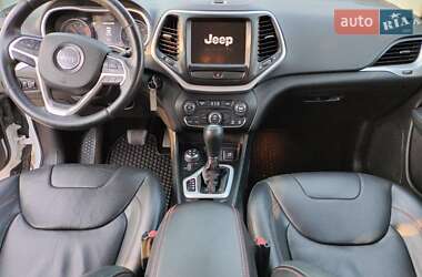 Внедорожник / Кроссовер Jeep Cherokee 2015 в 