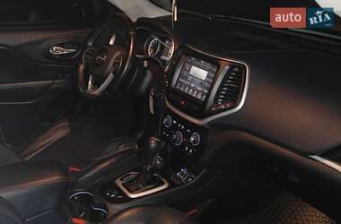 Внедорожник / Кроссовер Jeep Cherokee 2015 в 