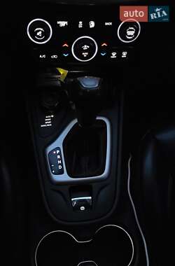 Внедорожник / Кроссовер Jeep Cherokee 2015 в 