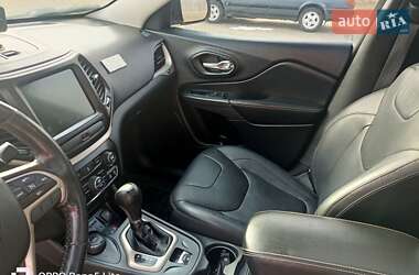 Позашляховик / Кросовер Jeep Cherokee 2015 в 