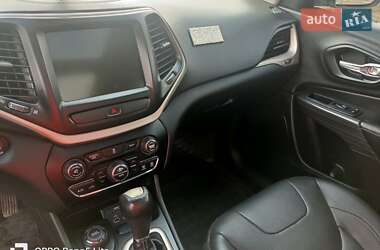 Позашляховик / Кросовер Jeep Cherokee 2015 в 