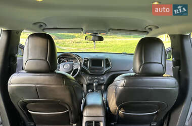 Внедорожник / Кроссовер Jeep Cherokee 2018 в 