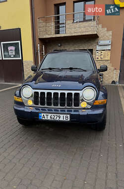 Внедорожник / Кроссовер Jeep Cherokee 2005 в 