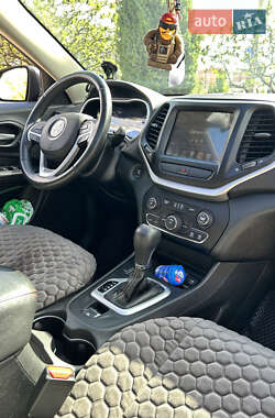 Позашляховик / Кросовер Jeep Cherokee 2016 в 