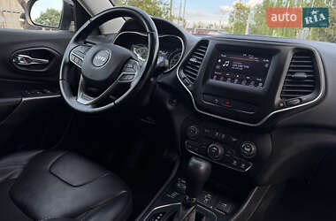 Внедорожник / Кроссовер Jeep Cherokee 2019 в 