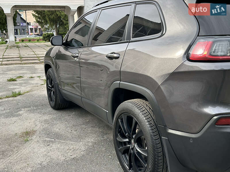 Внедорожник / Кроссовер Jeep Cherokee 2020 в Киеве