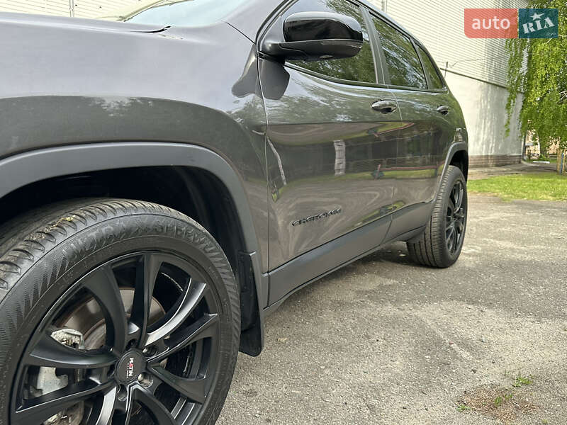 Внедорожник / Кроссовер Jeep Cherokee 2020 в Киеве
