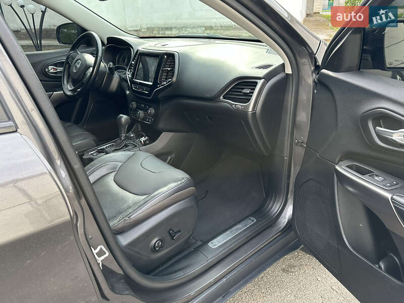 Внедорожник / Кроссовер Jeep Cherokee 2020 в Киеве