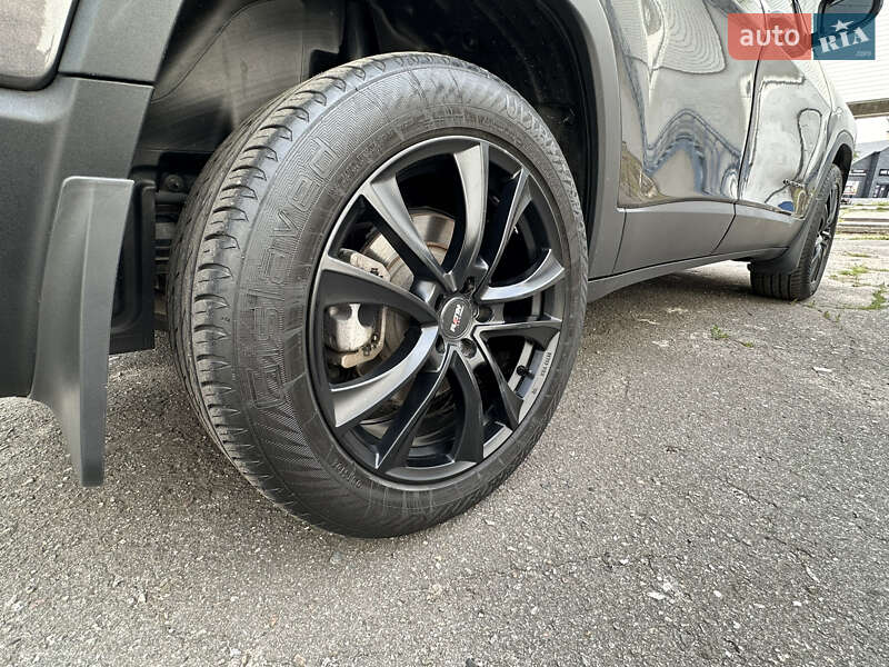 Внедорожник / Кроссовер Jeep Cherokee 2020 в Киеве