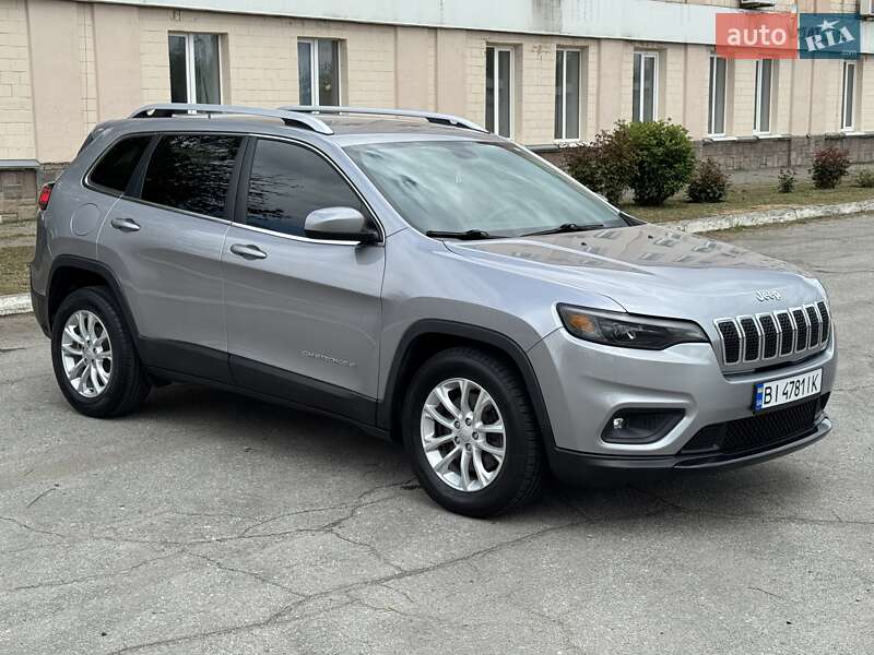 Позашляховик / Кросовер Jeep Cherokee 2019 в 