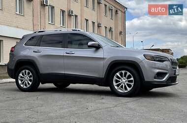Позашляховик / Кросовер Jeep Cherokee 2019 в 
