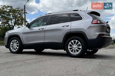 Позашляховик / Кросовер Jeep Cherokee 2019 в 