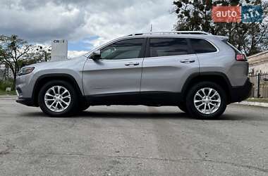 Позашляховик / Кросовер Jeep Cherokee 2019 в 
