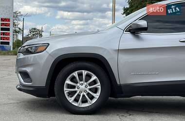 Позашляховик / Кросовер Jeep Cherokee 2019 в 