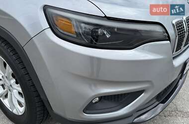 Позашляховик / Кросовер Jeep Cherokee 2019 в 