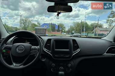 Позашляховик / Кросовер Jeep Cherokee 2019 в 