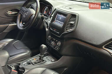 Внедорожник / Кроссовер Jeep Cherokee 2018 в 