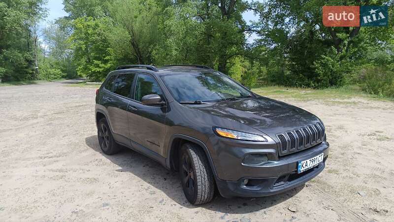 Внедорожник / Кроссовер Jeep Cherokee 2017 в Киеве