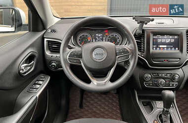 Позашляховик / Кросовер Jeep Cherokee 2018 в 