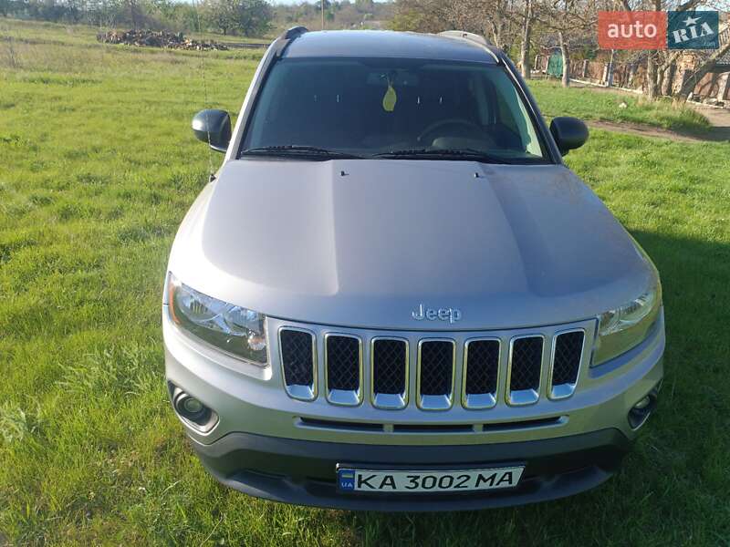 Позашляховик / Кросовер Jeep Cherokee 2016 в 