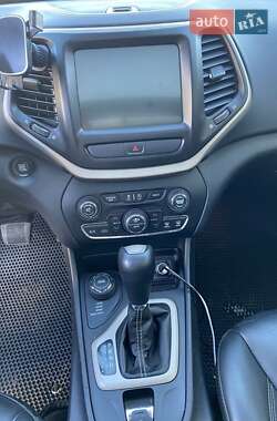 Позашляховик / Кросовер Jeep Cherokee 2015 в 