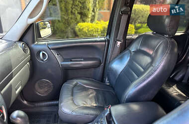 Позашляховик / Кросовер Jeep Cherokee 2003 в 