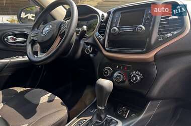 Позашляховик / Кросовер Jeep Cherokee 2016 в 