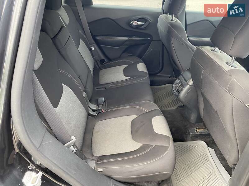 Позашляховик / Кросовер Jeep Cherokee 2015 в Дніпрі