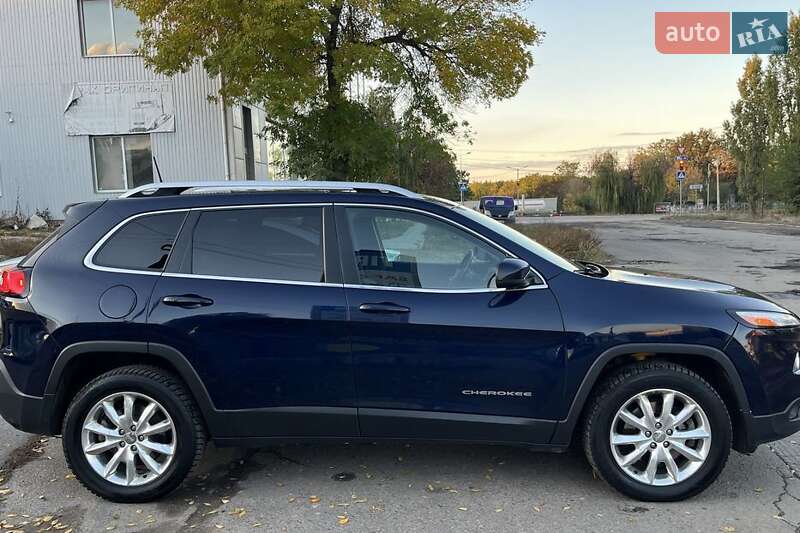 Внедорожник / Кроссовер Jeep Cherokee 2015 в Виннице