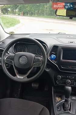 Внедорожник / Кроссовер Jeep Cherokee 2020 в 