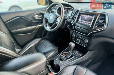 Внедорожник / Кроссовер Jeep Cherokee 2020 в 