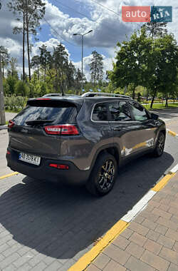 Позашляховик / Кросовер Jeep Cherokee 2016 в 
