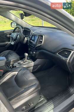 Позашляховик / Кросовер Jeep Cherokee 2021 в 