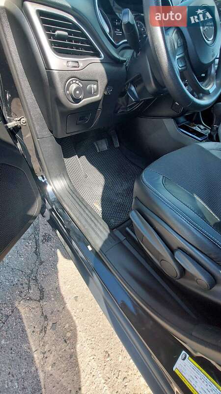 Внедорожник / Кроссовер Jeep Cherokee 2018 в Полтаве