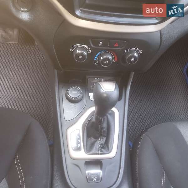 Внедорожник / Кроссовер Jeep Cherokee 2017 в Сколе