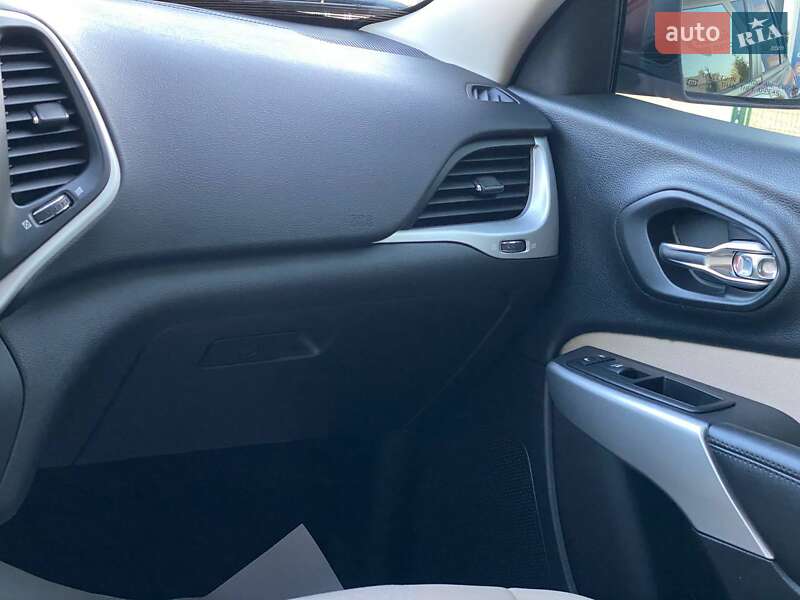 Позашляховик / Кросовер Jeep Cherokee 2017 в Львові