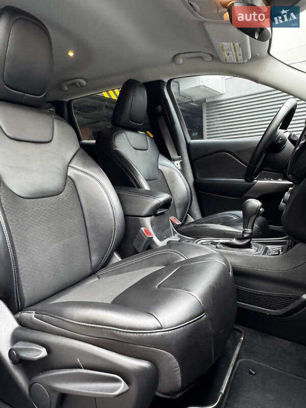 Внедорожник / Кроссовер Jeep Cherokee 2021 в Киеве