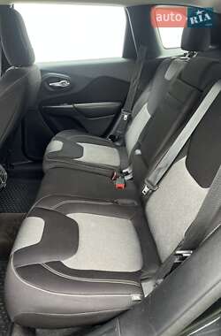 Внедорожник / Кроссовер Jeep Cherokee 2015 в 