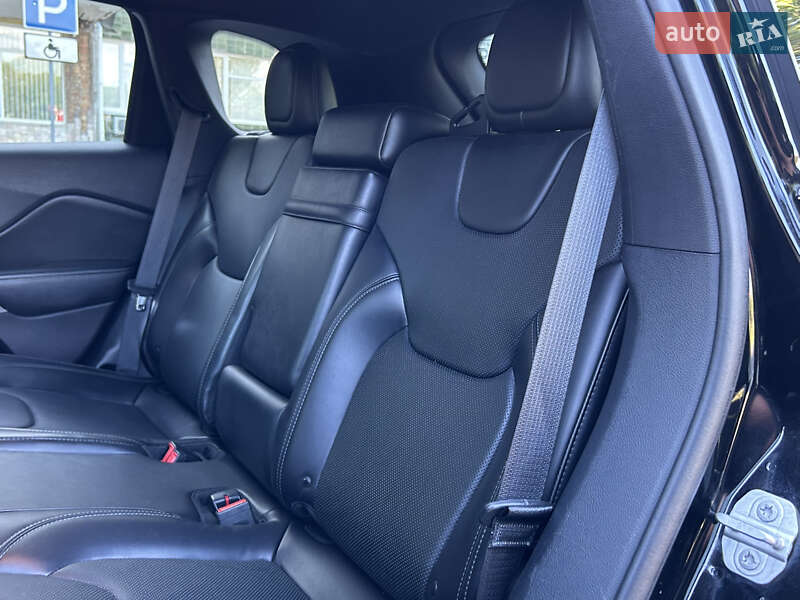 Внедорожник / Кроссовер Jeep Cherokee 2018 в Николаеве