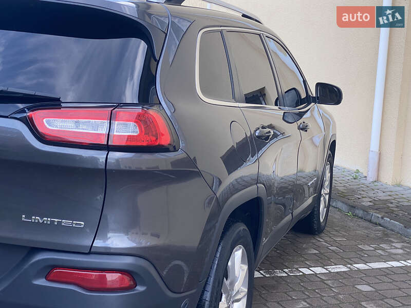 Внедорожник / Кроссовер Jeep Cherokee 2016 в Трускавце