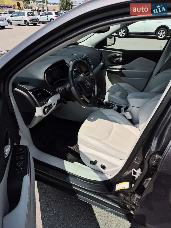 Позашляховик / Кросовер Jeep Cherokee 2021 в Києві