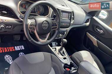 Внедорожник / Кроссовер Jeep Cherokee 2016 в 