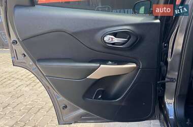 Внедорожник / Кроссовер Jeep Cherokee 2016 в 